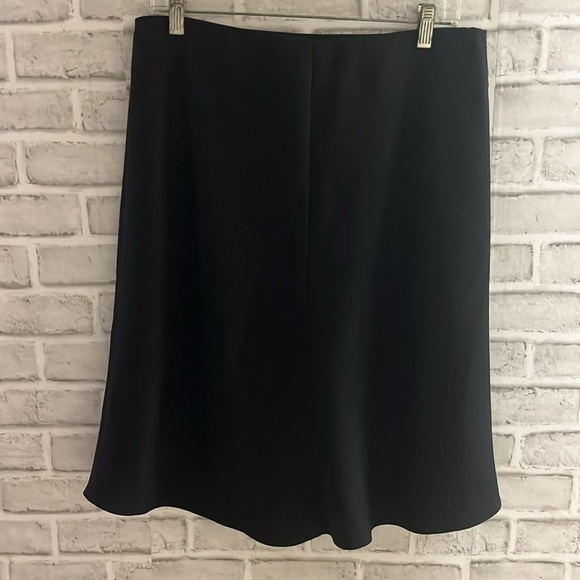 Marks & Spencer’s a-line skirt under the knee black UK14- Canadian size medium - Picture 3 of 6